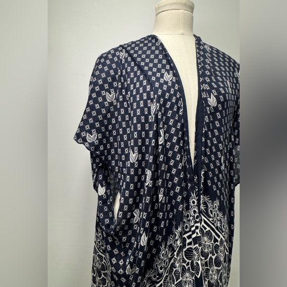 LOFT Shawl Wrap Medium/Large Blue White Floral Lightweight Kimono - Picture 4 of 7